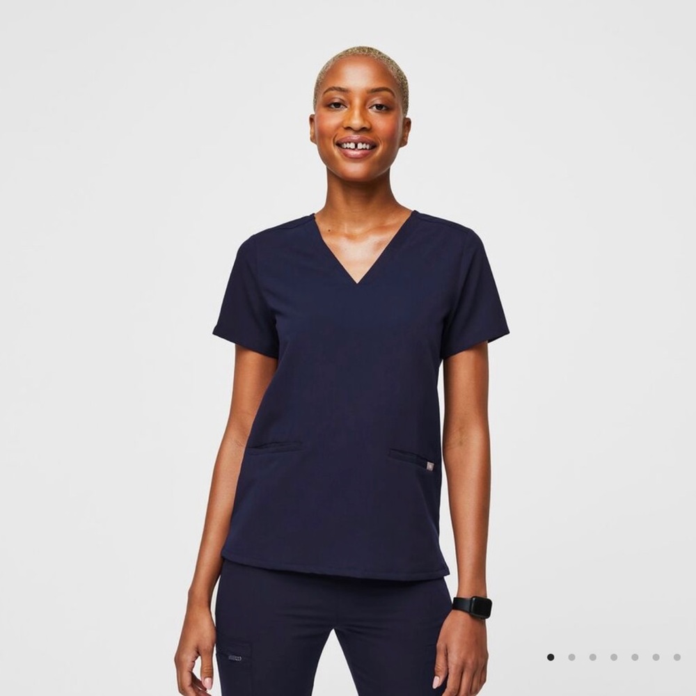 Figs Casma Three Pocket Scrub Top in Navy